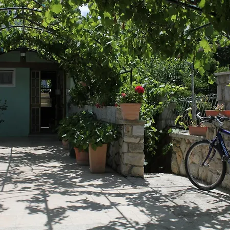 Maison d'hôtes And With Parking Space Mali Lošinj