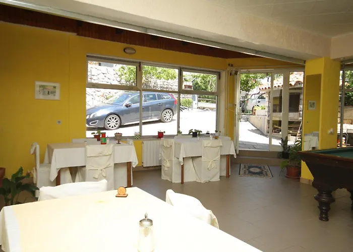 And With Parking Space Πανσιόν Mali Lošinj