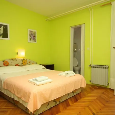 And With Parking Space Konukevi Mali Lošinj