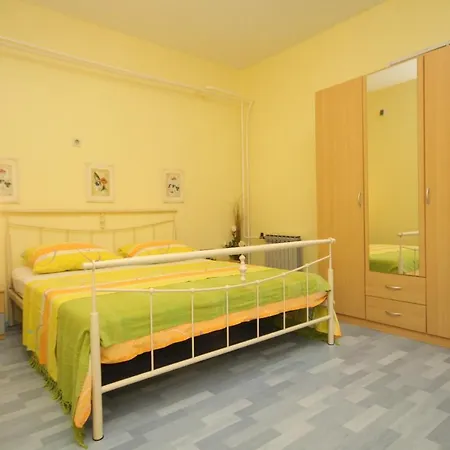 Konukevi And With Parking Space Mali Lošinj