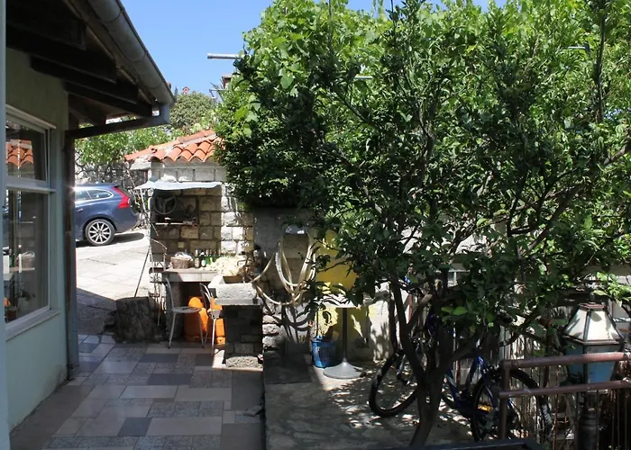 Guest house And With Parking Space