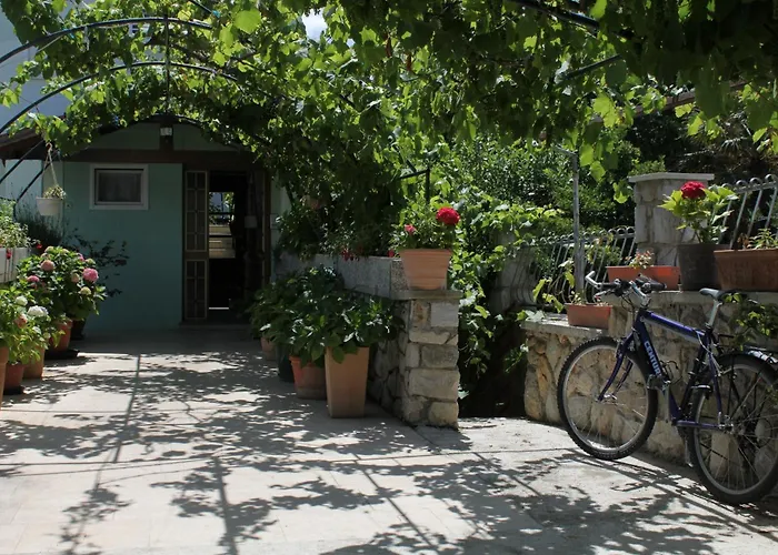 Guest house And With Parking Space Mali Losinj